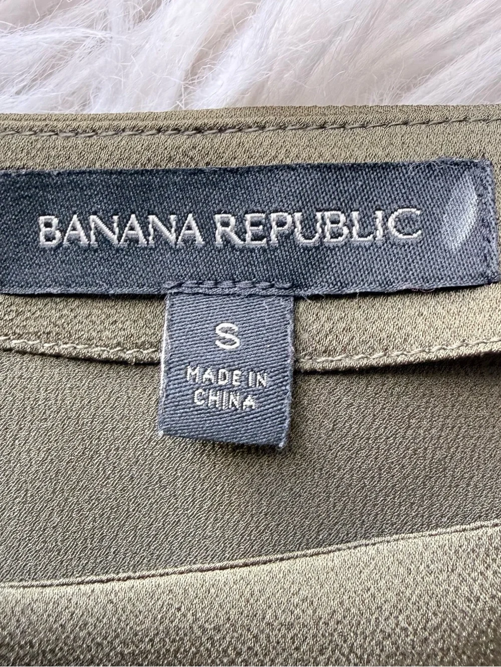 Banana Republic Olive Green Puff Sleeve Blouse Top Women’s Small Textured Crepe